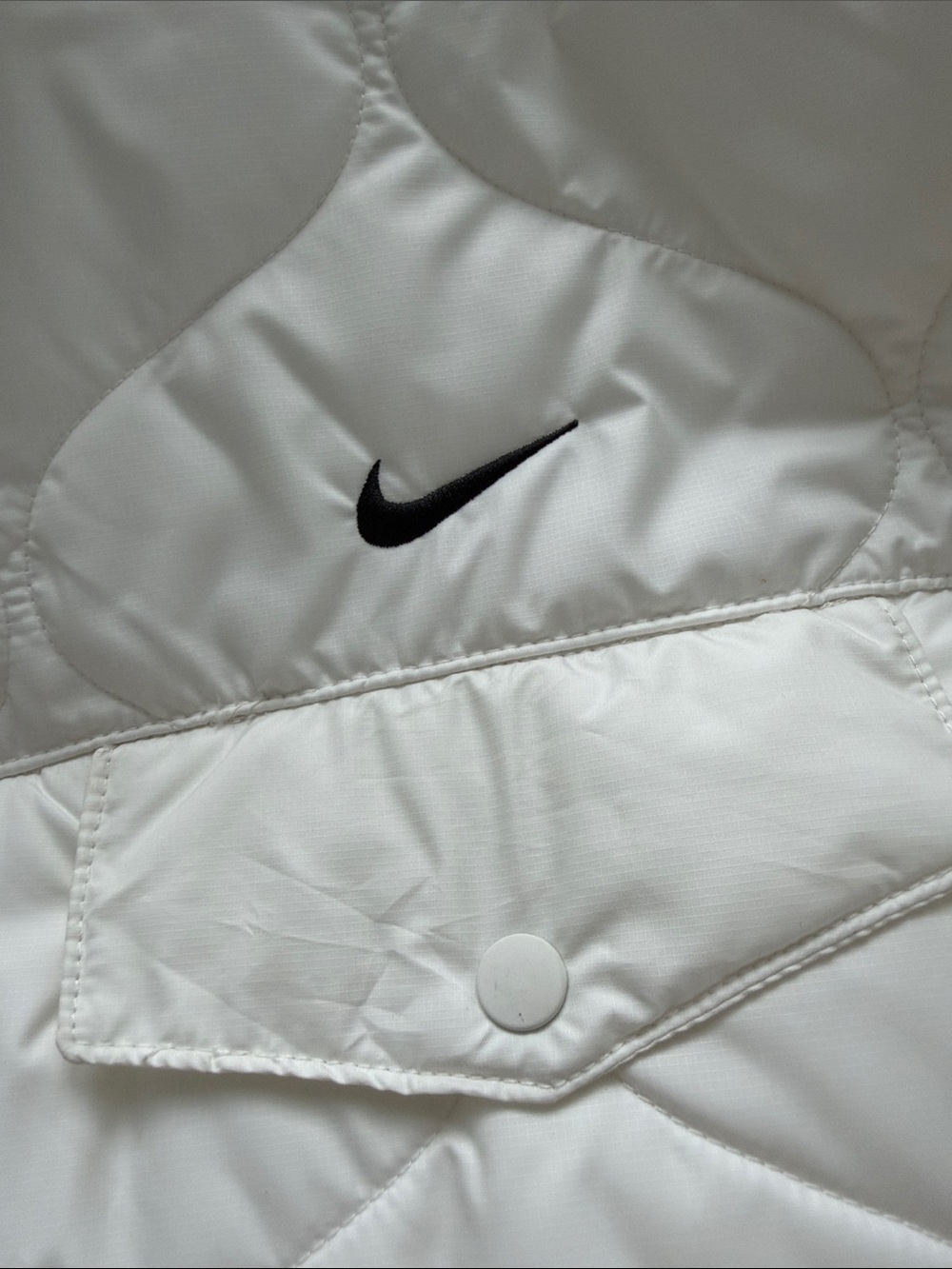 Nike oversized quilted puffer jacket Women’s size XS - Picture 3 of 5